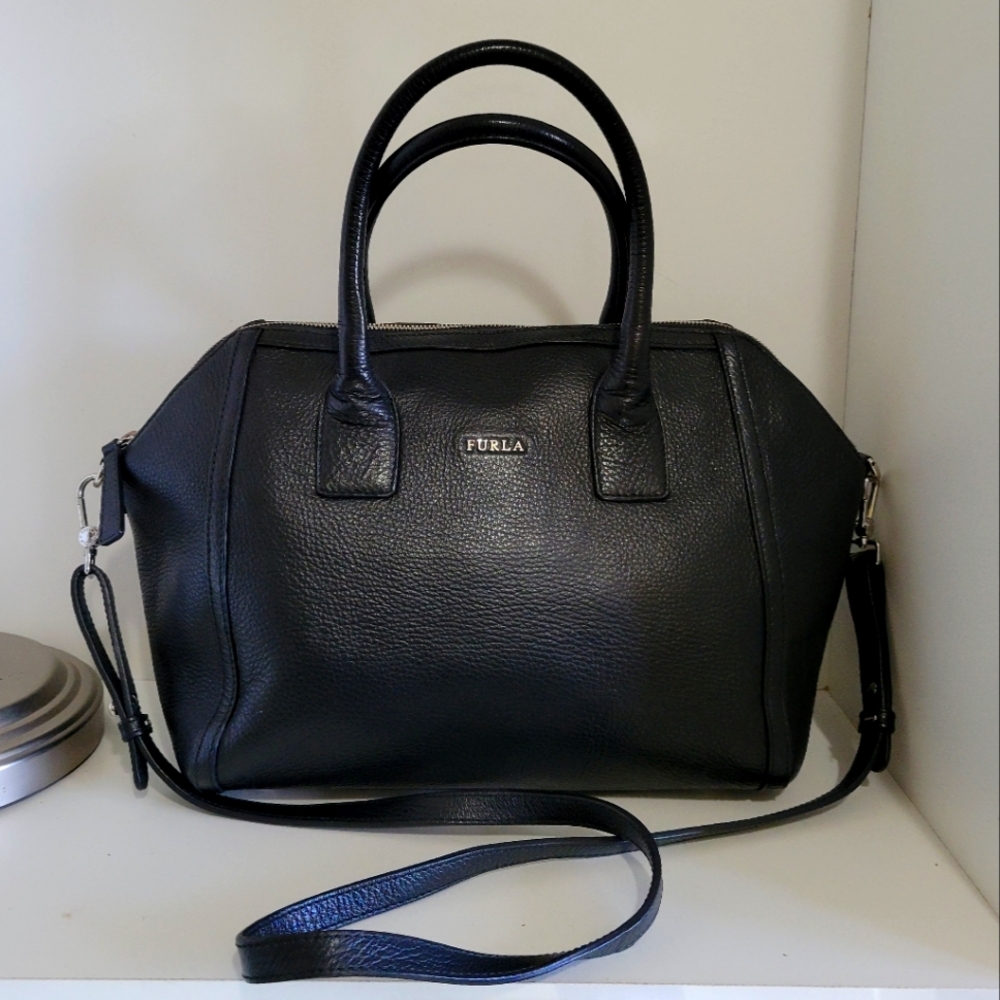Like new!Furla Black Pebbled Leather Crossbody/Shoulder Bag - Picture 1 of 13